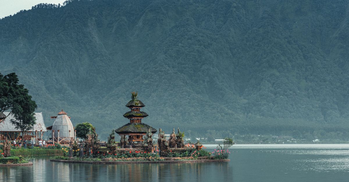 Scenic view of Pura Ulun Danu Beratan Temple by the lake in Bali, Indonesia.